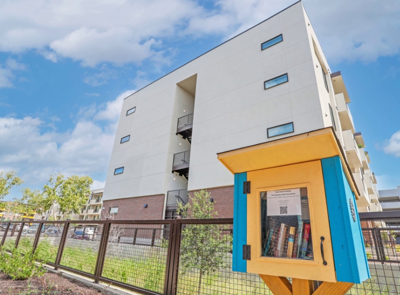 Chalmers Courts West - Exterior - Photo 7 of 27