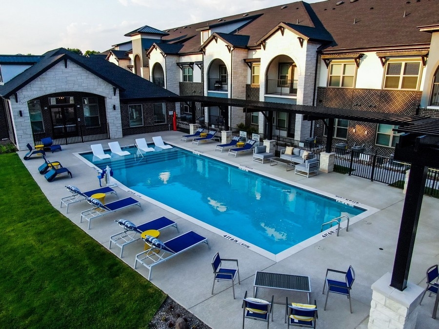Regency Park Residences - Pool - Photo 3 of 18