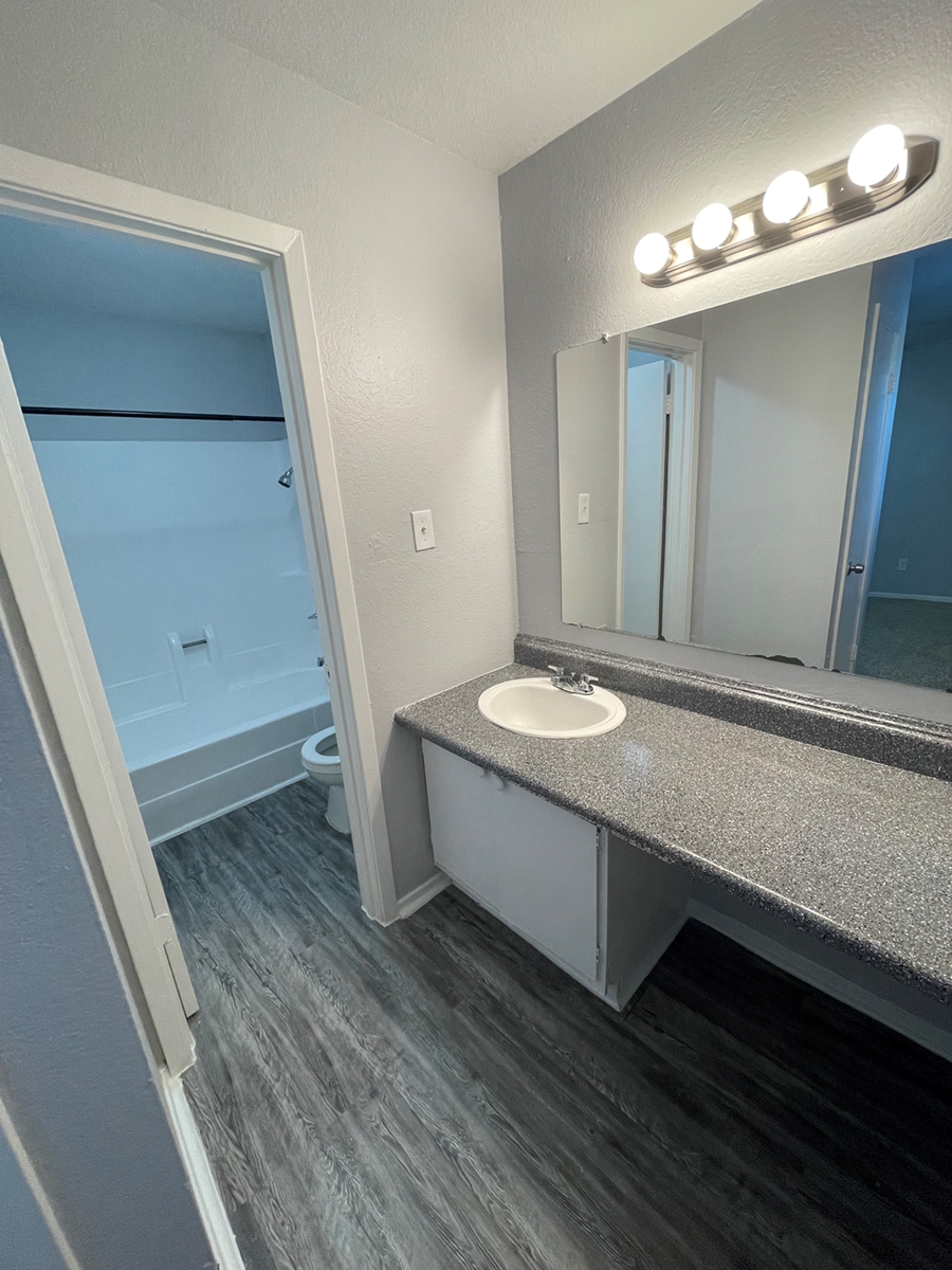Ridge/Parkdale - Bathroom - Photo 8 of 8