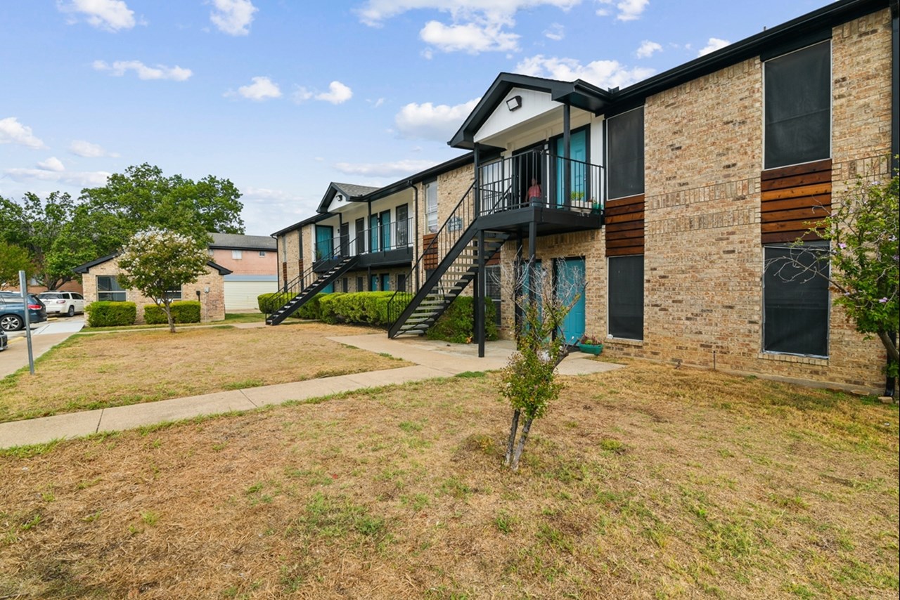 Casa Hills at Collins Park - Arlington, TX - Photo 1 of 19