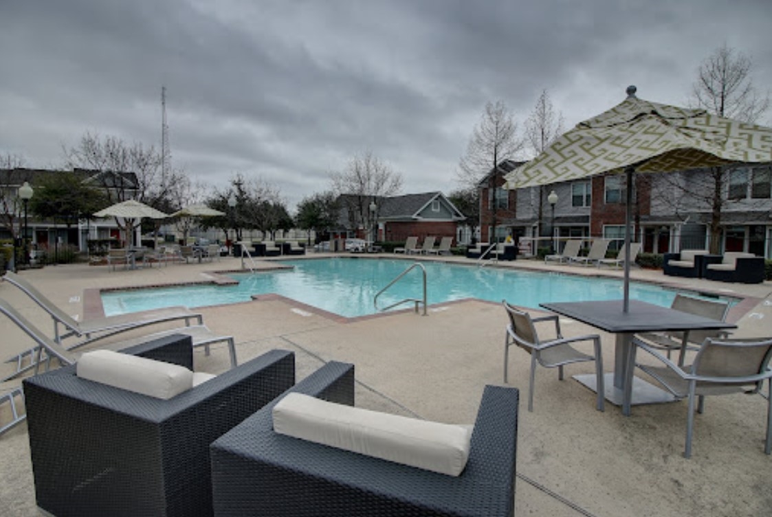 Renaissance Courts - Pool - Photo 7 of 14