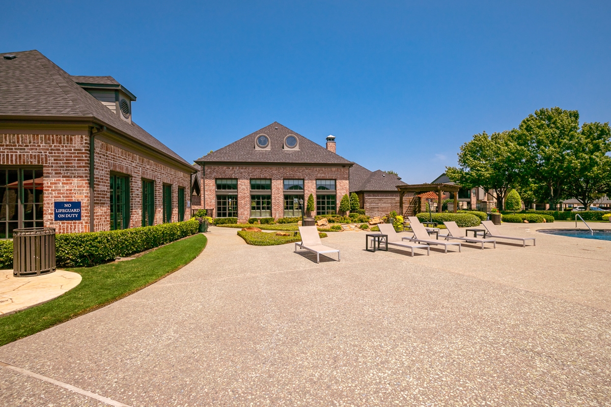 Club at Riverchase - Pool Area - Photo 8 of 39