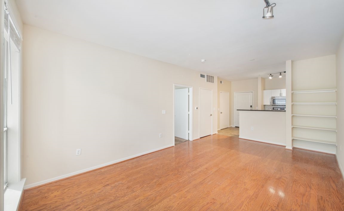 MAA Midtown Square I, II & III - Living/Kitchen - Photo 8 of 14