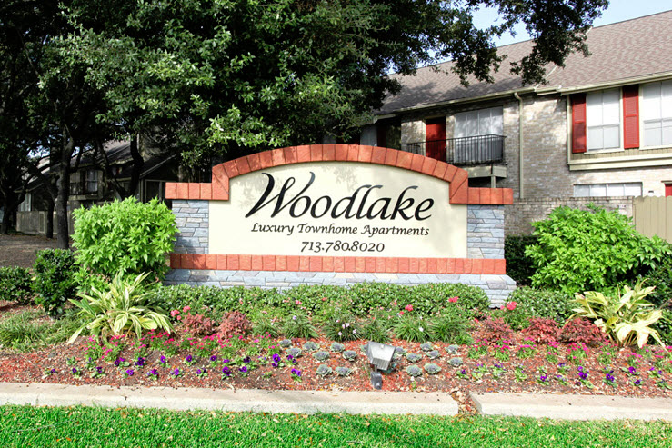 Woodlake Townhomes Apartment