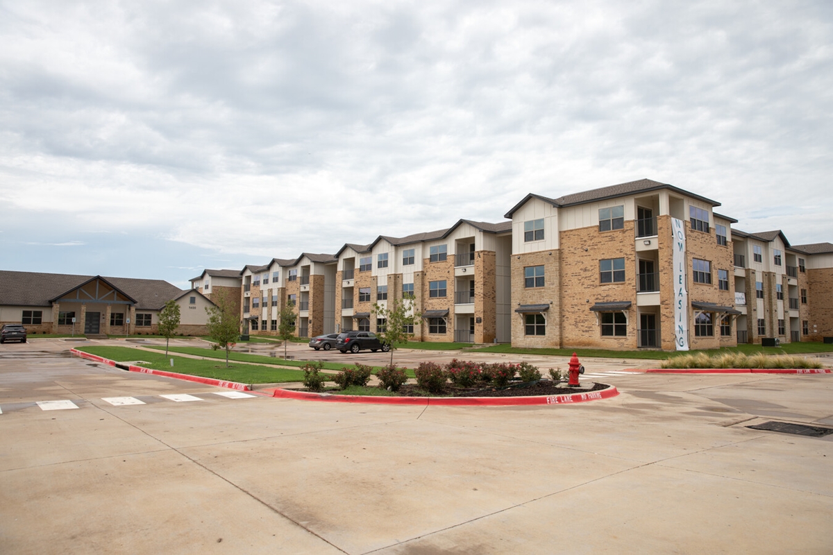 Legacy at Crowley 1189+ for 1, 2 & 3 Bed Apts