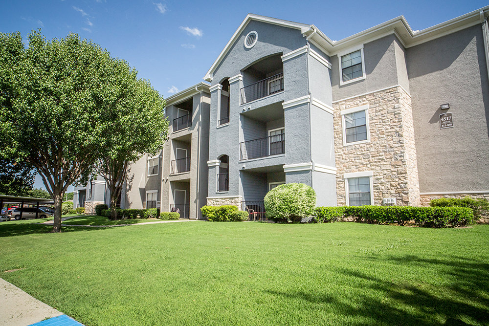 Creekside at North Beach Fort Worth 1299+ for 1 & 2 Beds