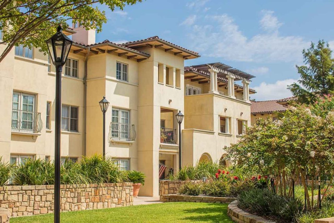 Edgemere - Dallas, TX - Photo 1 of 8