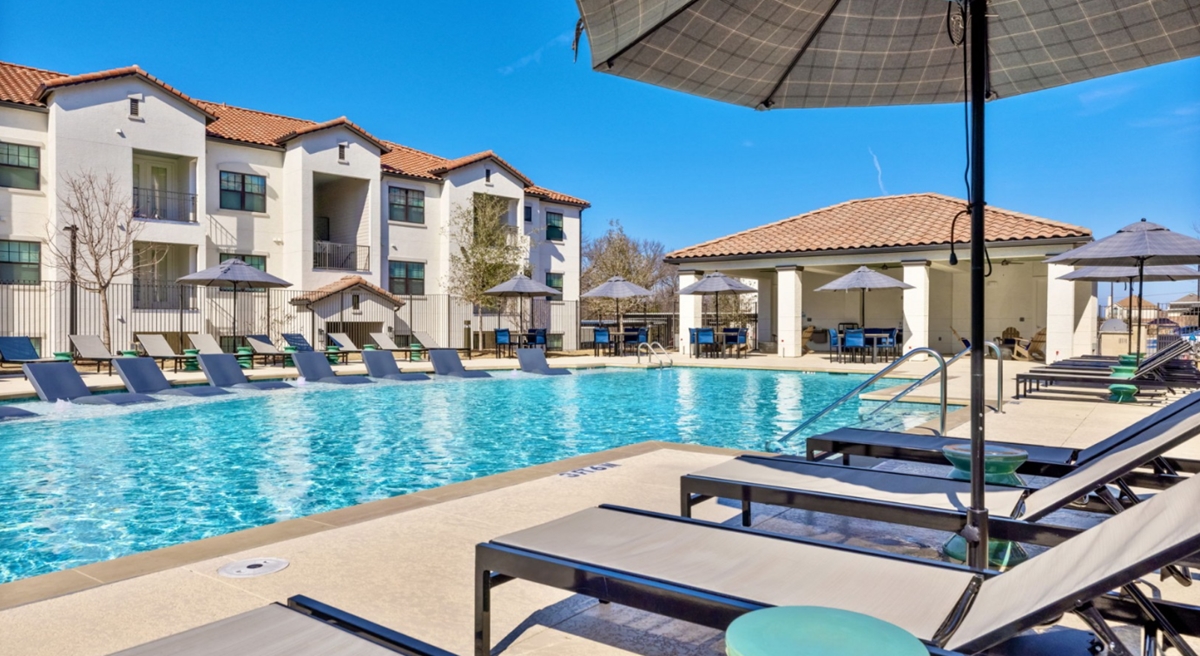 Carriage Homes on the Lake II - Pool - Photo 2 of 20
