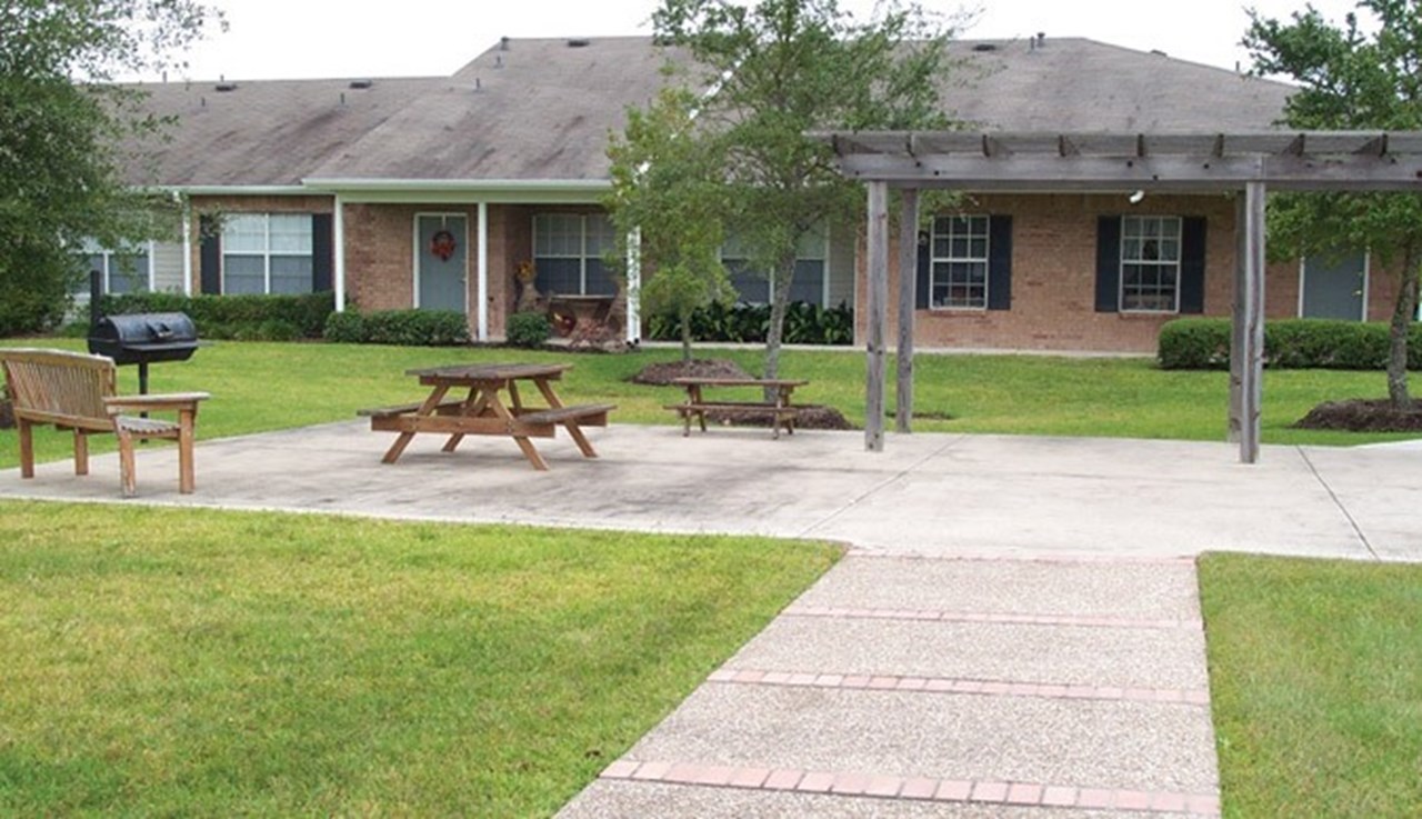 Lake Haven Apartment Homes - Exterior - Photo 2 of 9