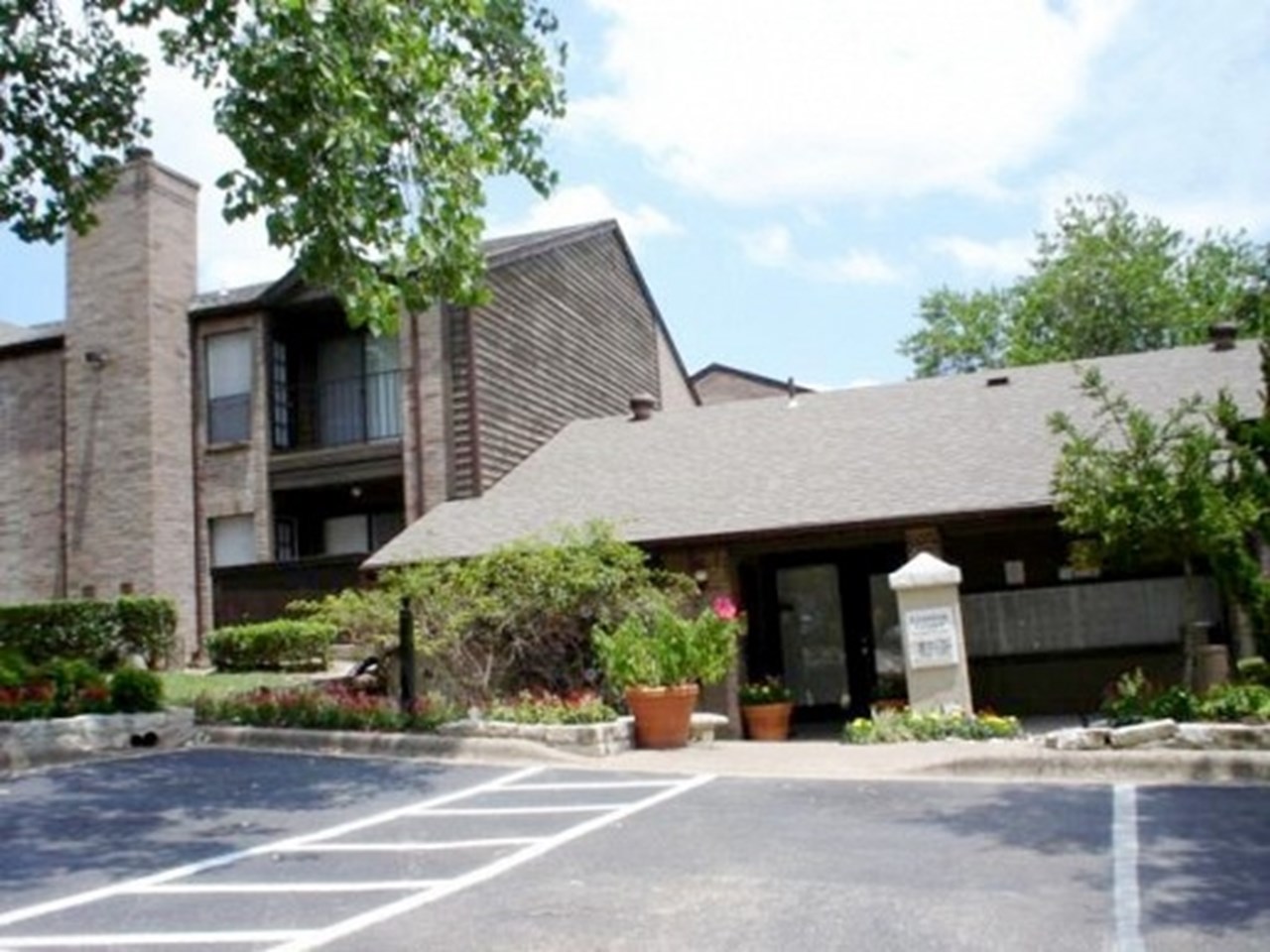 Ashford Costa Esmeralda - Austin, TX - Photo 1 of 20