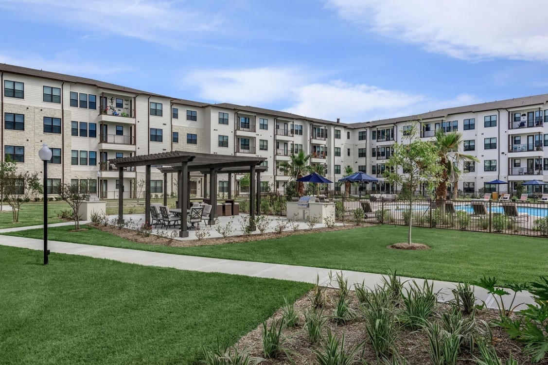 Ivy Point Richmond Apartments 1513+ for 1 & 2 Bed Apts