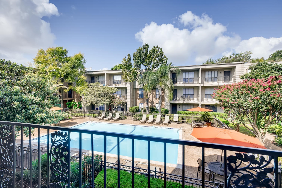 Greenridge Place Houston 970+ for 1 & 2 Bed Apts