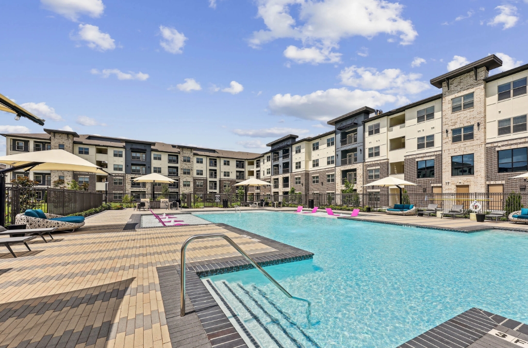 Mio District West Richmond - $1279+ for 1, 2 & 3 Bed Apts