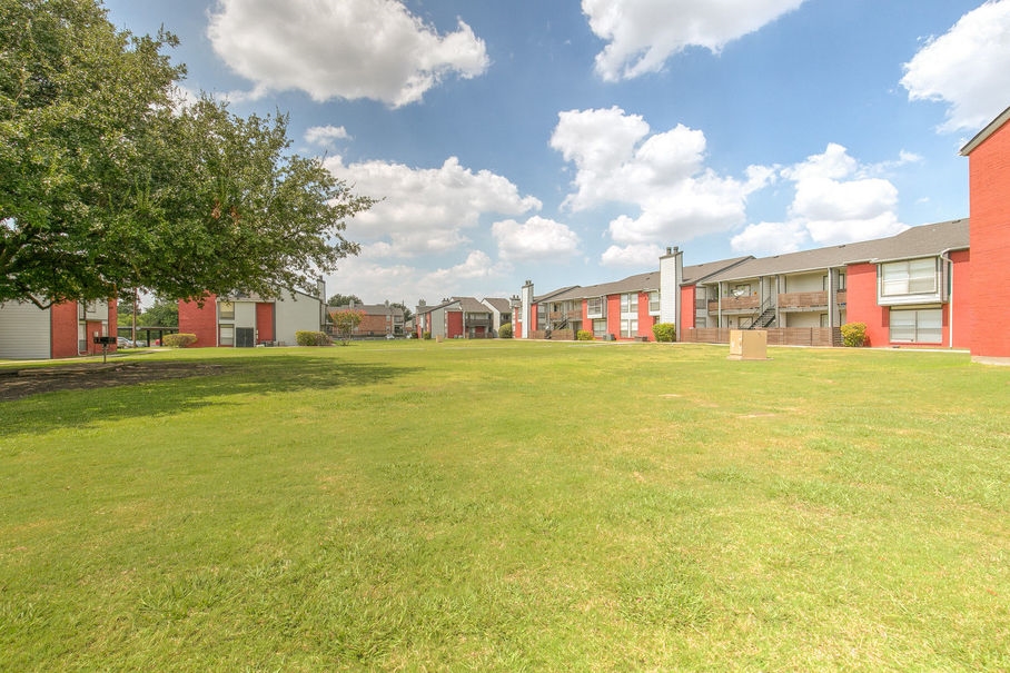 Leighton Apartments Plano 1202+ for 1 & 2 Bed Apts