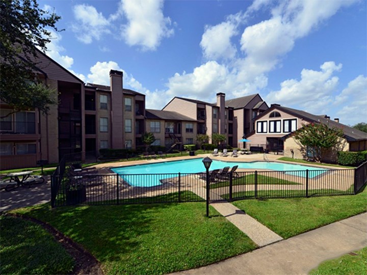 Scotland Yard Houston 798+ for 1 & 2 Bed Apts