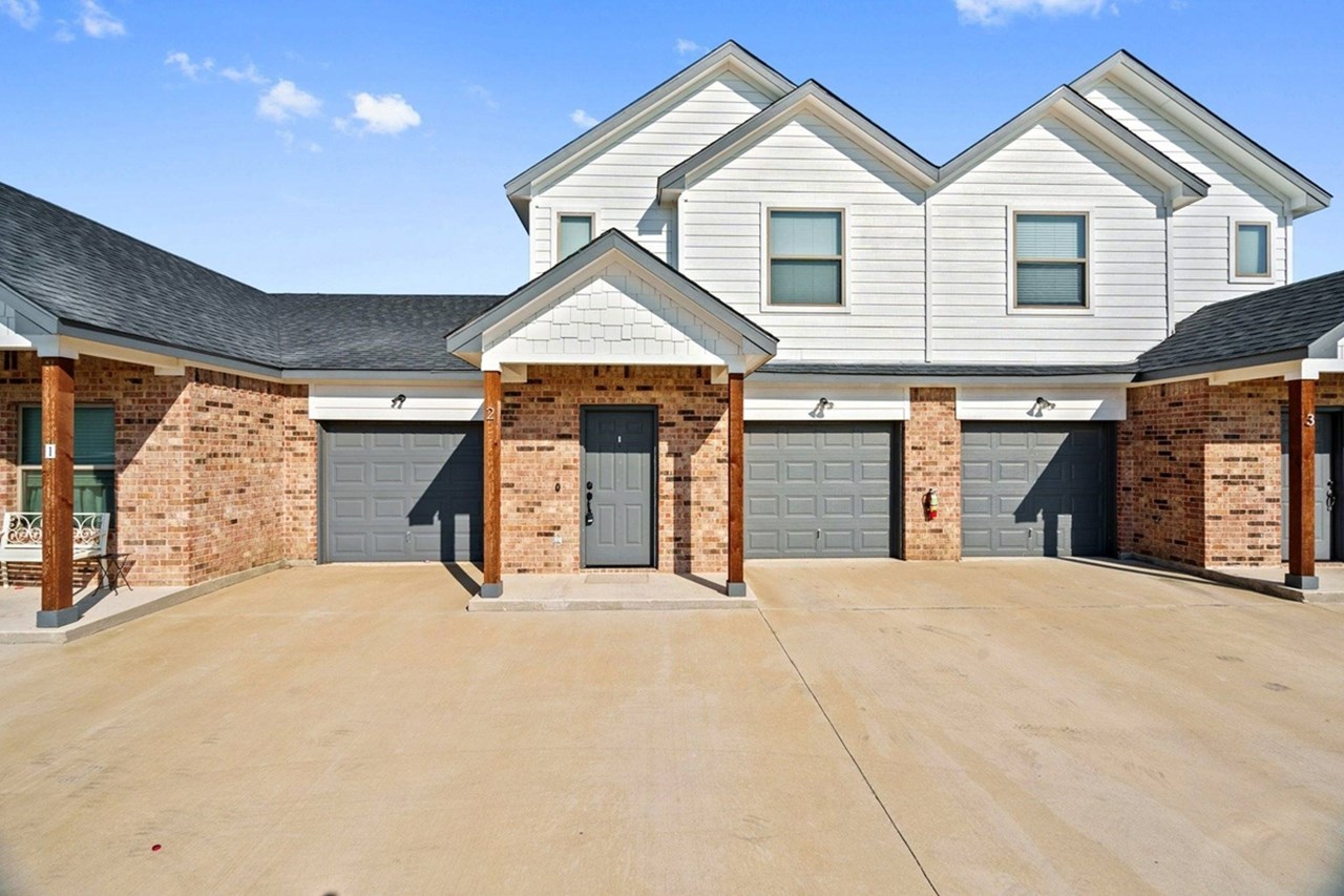 West Park Townhomes - Weatherford, TX - Photo 1 of 5