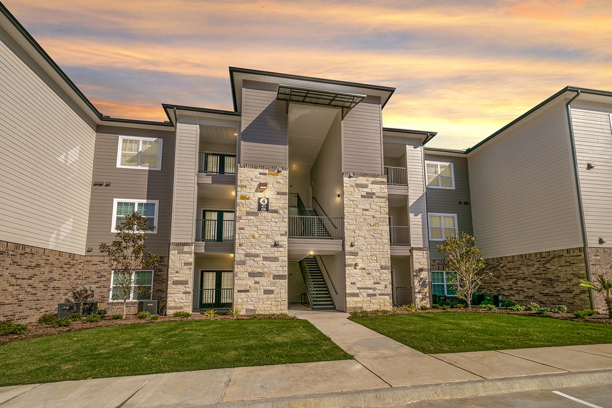 Landing at 2Eightyseven Fort Worth 1299+ for 1, 2 & 3 Beds