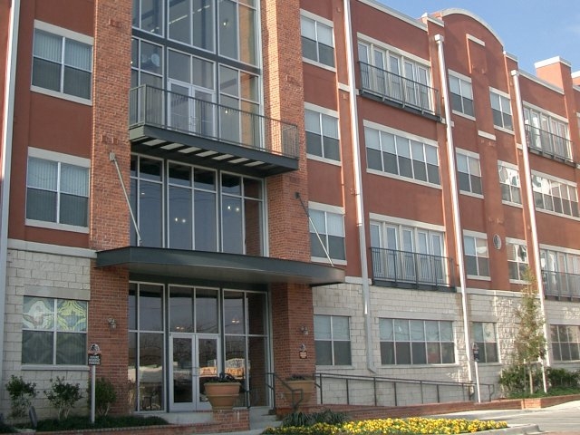 5225 Maple Avenue Apartment