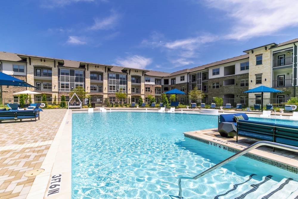 Hue on Greenhouse Houston 1099+ for 1, 2 & 3 Bed Apts