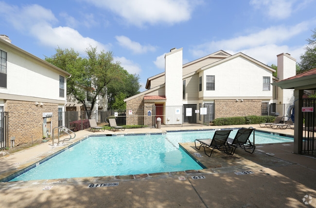 Fielder Crossing Condominiums - Pool - Photo 6 of 28