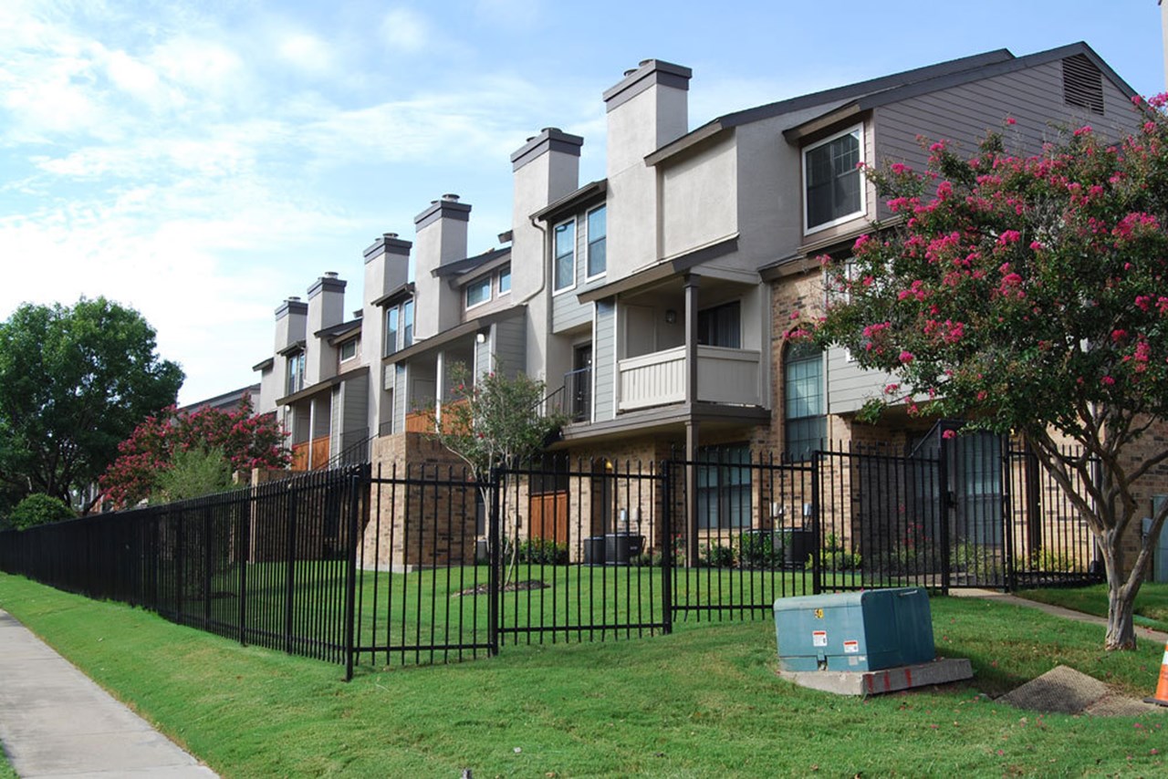 Tides at Meadowbrook - Exterior - Photo 3 of 10