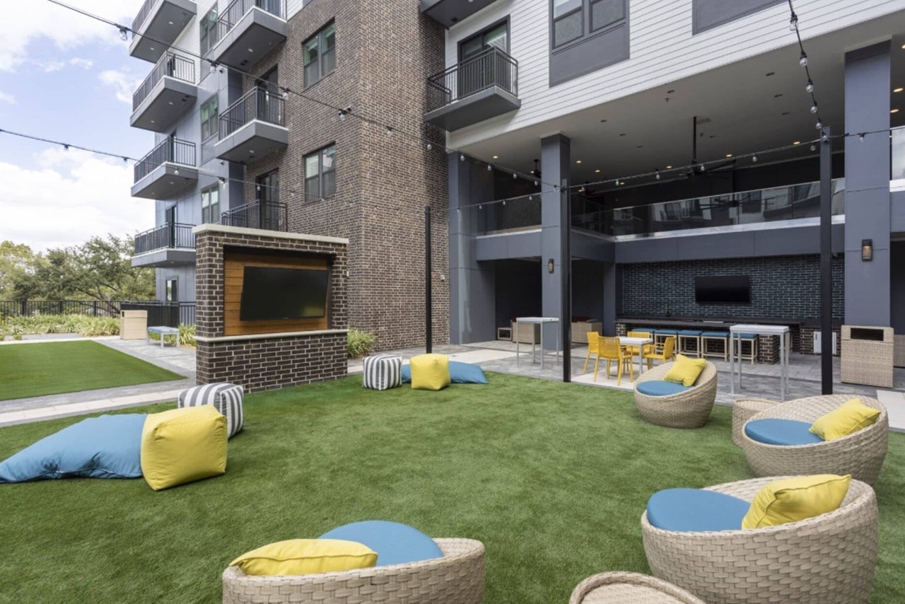 Emeline Heights - Outdoor Lounge - Photo 4 of 37