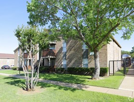 Oakwood Apartments Arlington Texas