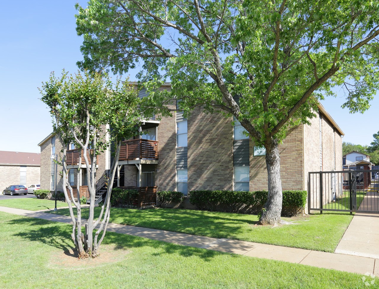 Oakwood - Arlington, TX - Photo 1 of 17