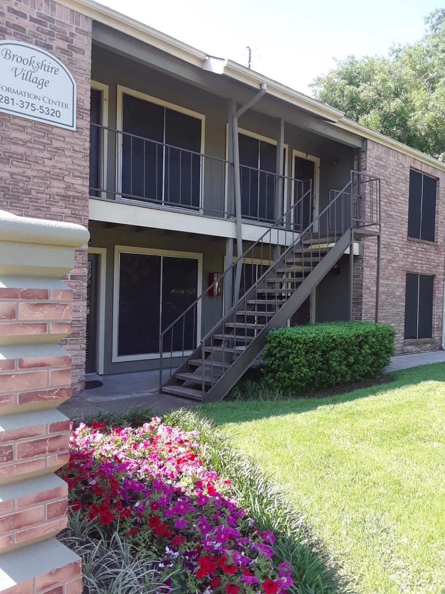 Brookshire Village Apartments 950+ for 2 Bed Apts