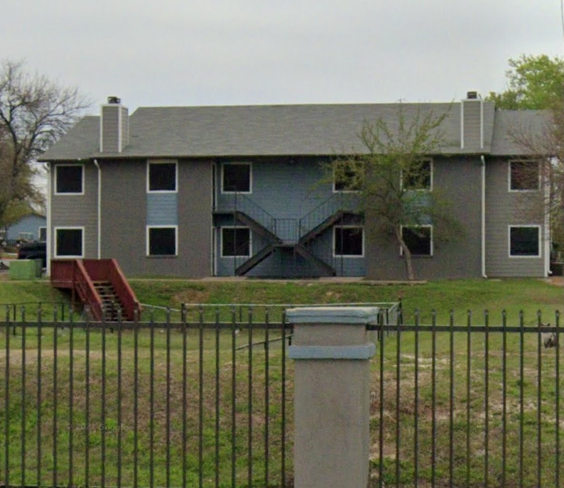 Villas De La Plaza Austin 1355+ for 1 & 2 Bed Apts