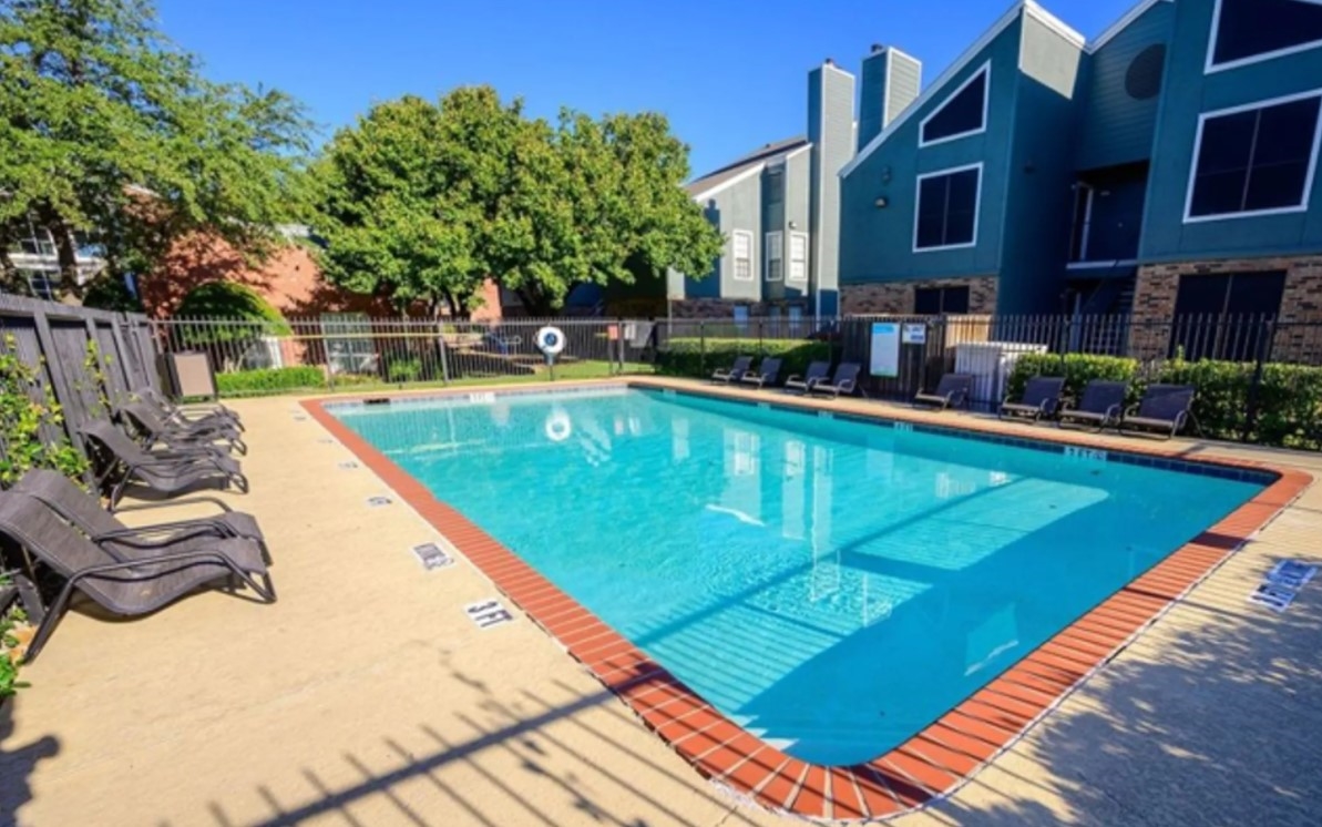 Camilla - Pool - Photo 3 of 17