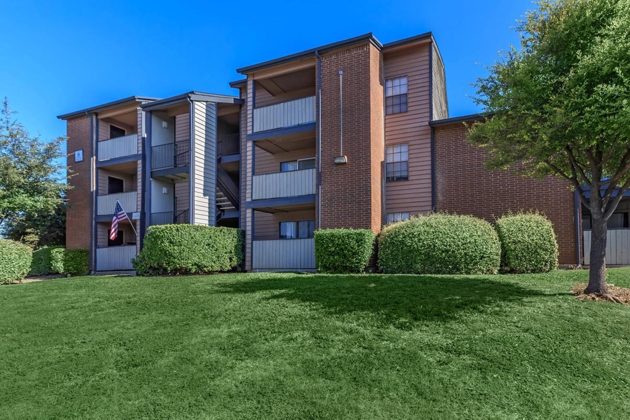 Tides at Highland Meadows - Dallas, TX - Photo 1 of 28