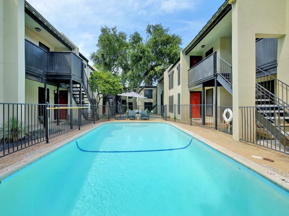 Sidney - Pool - Photo 4 of 14