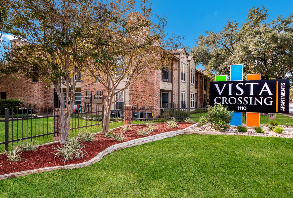 Vista Crossing San Antonio 946+ for 1 & 2 Bed Apts