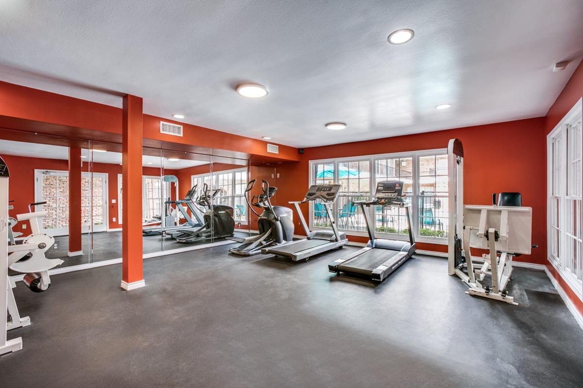 Bellaire Oaks - Fitness - Photo 8 of 26