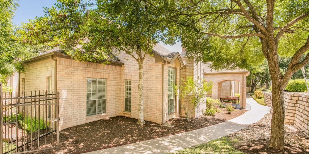 Sunrise Bluffs Austin 899+ for 1 & 2 Bed Apts