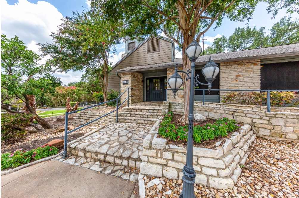Landmark at Barton Creek Austin 1638+ for 1 & 2 Beds