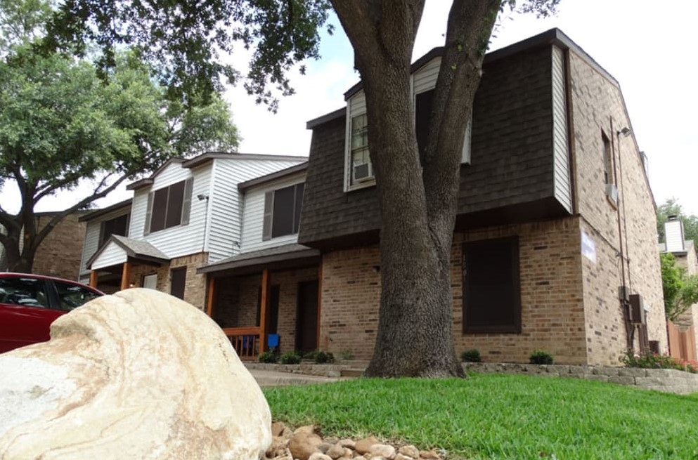 Round Rock Townhomes - Exterior - Photo 4 of 12