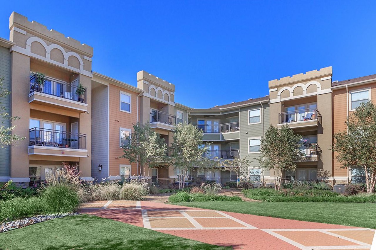 Peachtree Senior Living - Balch Springs, TX - Photo 1 of 22
