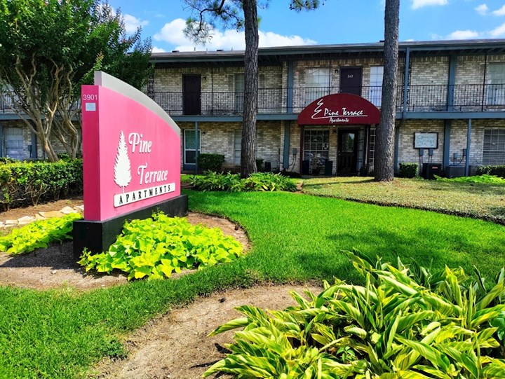 Pine Terrace Houston 719+ for 1 & 2 Bed Apts