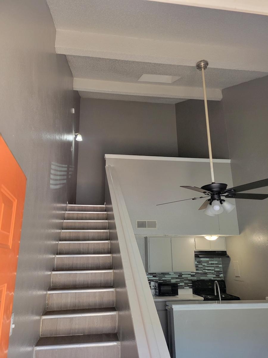 Sam Maverick - Bedroom in loft - Photo 4 of 11