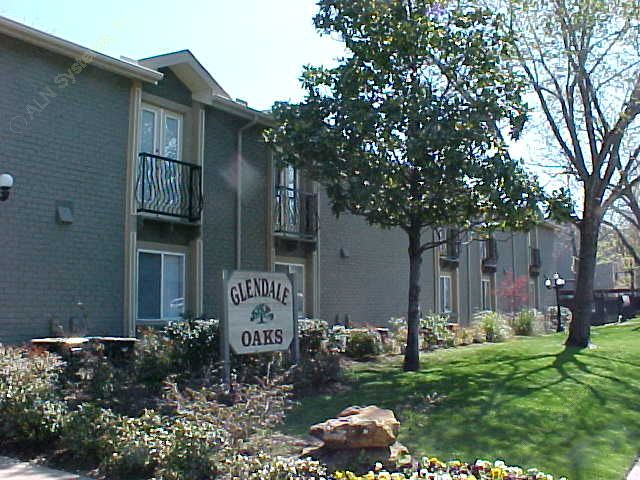 Glendale Oaks Apartment