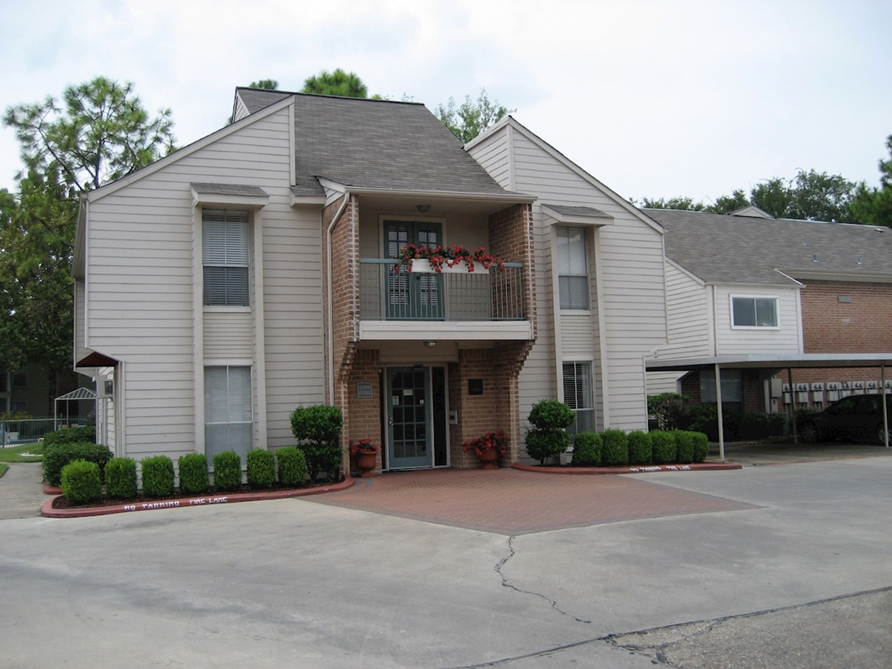 Silver Maples - Leasing Office - Photo 3 of 5