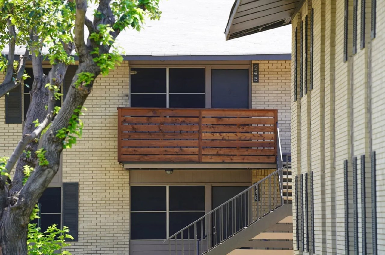 Carriages (Hill/Park) - Arlington, TX - Photo 1 of 22