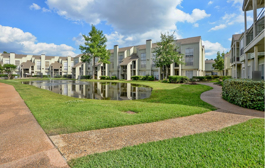 Park at Woodlake Houston 794+ for 1 & 2 Bed Apts