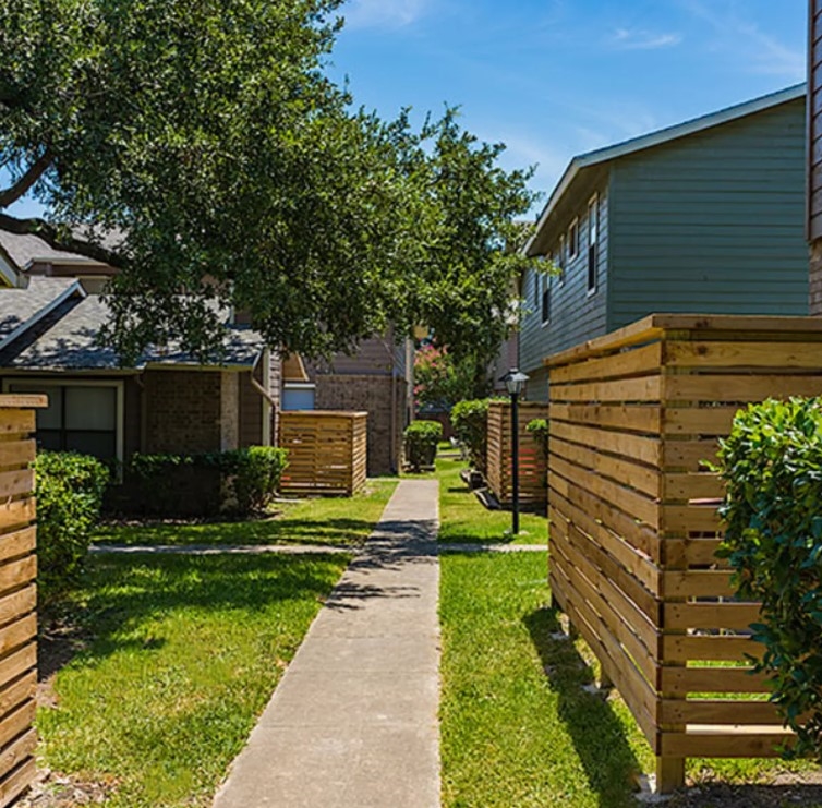 Camaron - Exterior - Photo 6 of 25