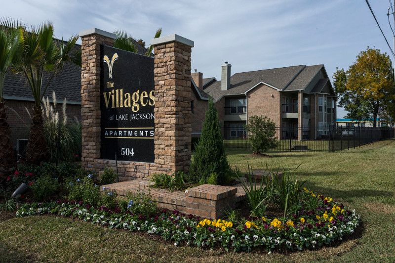 Villages of Lake Jackson 859+ for 1, 2 & 3 Bed Apts