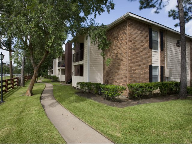 Hunt Club at Pin Oak Apartment