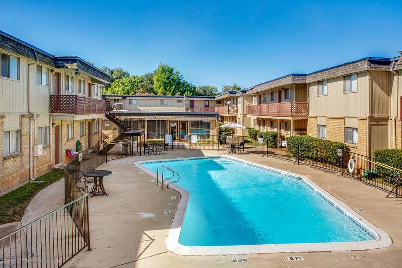 Hurst Gardens Apartments 940+ for 1, 2 & 3 Bed Apts