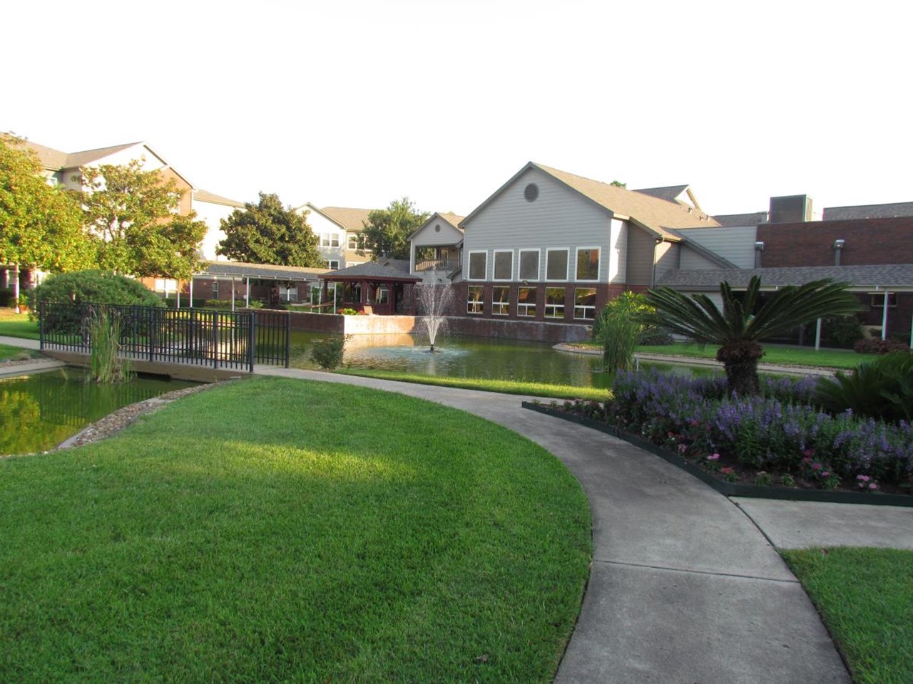 Lone Star Living - Houston, TX - Photo 1 of 10